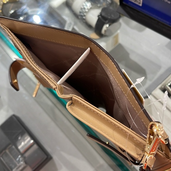 MICHAEL KORS
Jet Set Lg Ombré Logo Double-Zip Wristlet-Wallet-Phone Case Holder - Picture 10 of 16